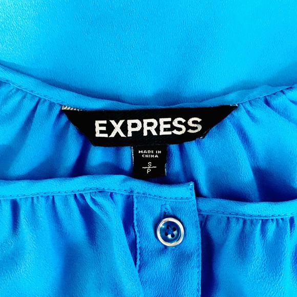 Express Button Down Top With Convertible Sleeves - Picture 7 of 7